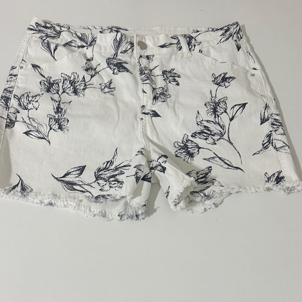 Workshop Republic Clothing Black and White Floral Jean Shorts - Picture 4 of 9